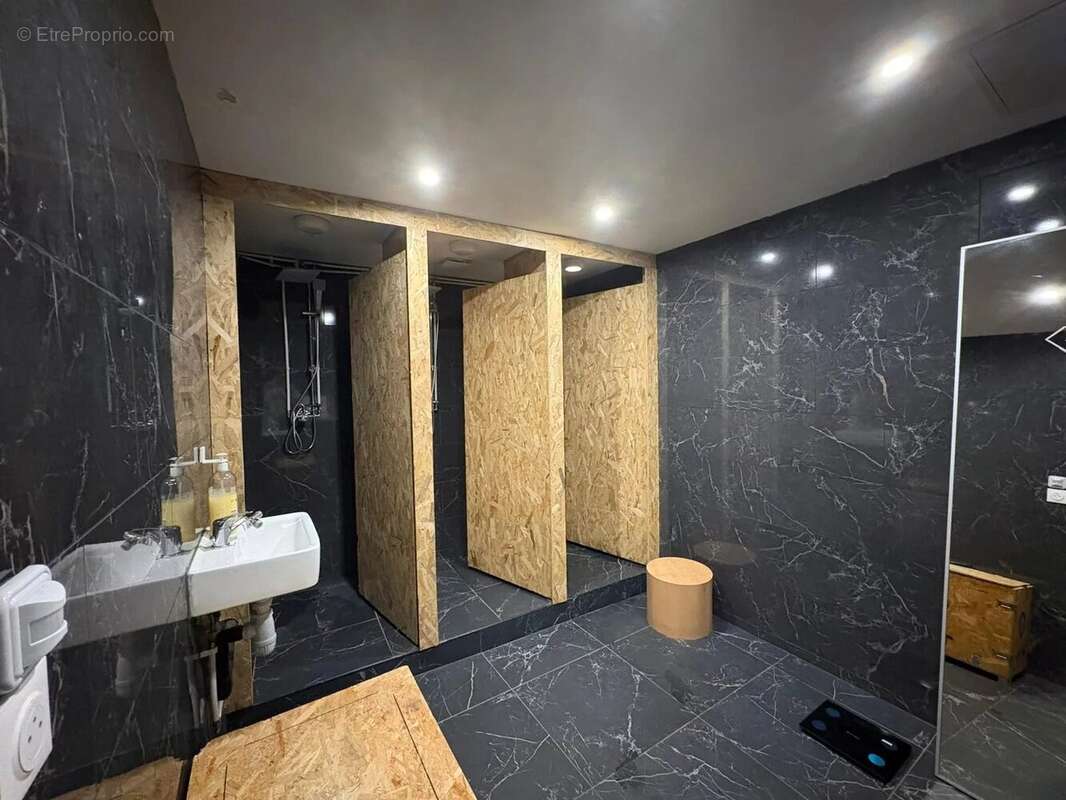 Commerce à PARIS-11E