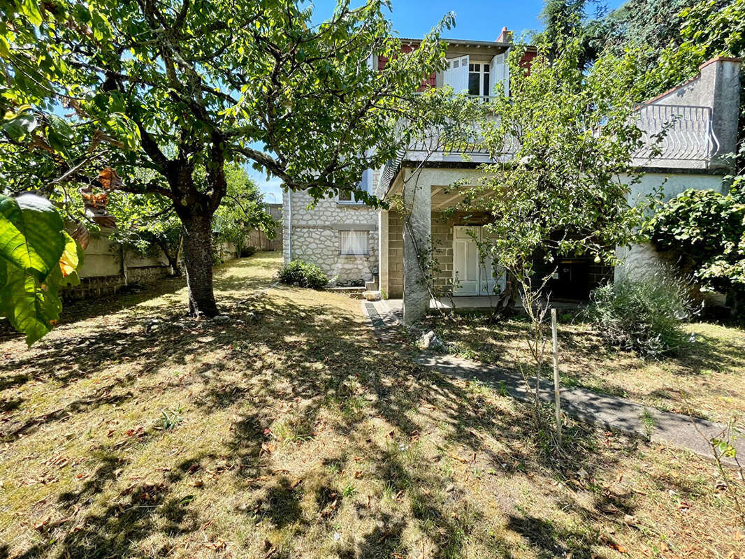 Maison à LA CHAUSSEE-SAINT-VICTOR