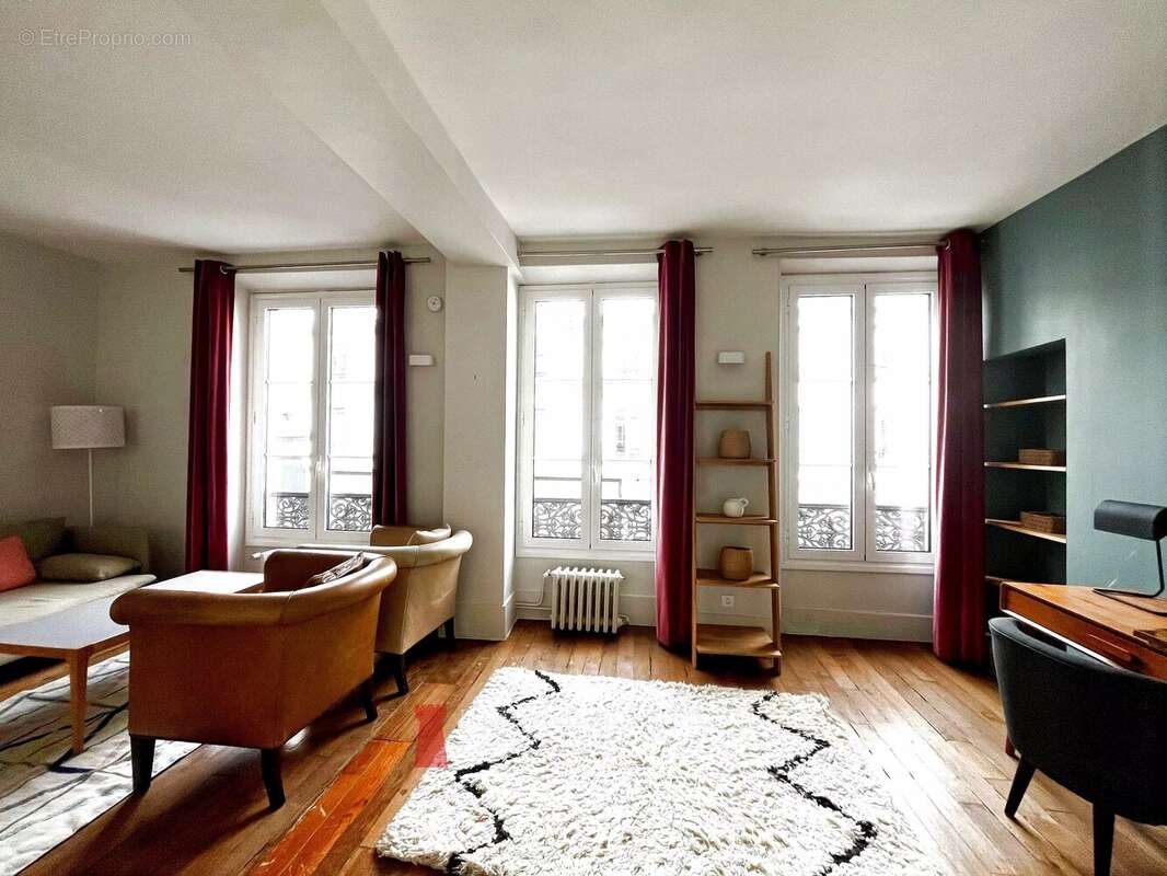 Appartement à PARIS-16E
