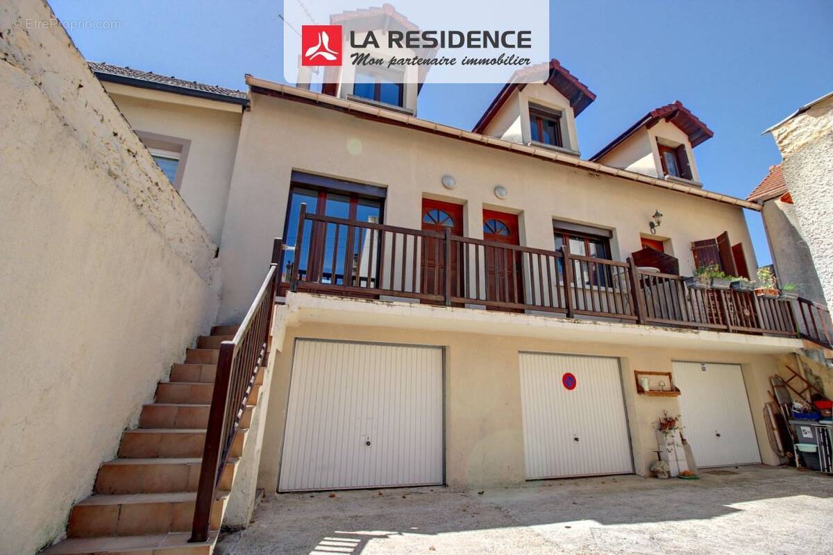 Appartement à CHANTELOUP-LES-VIGNES