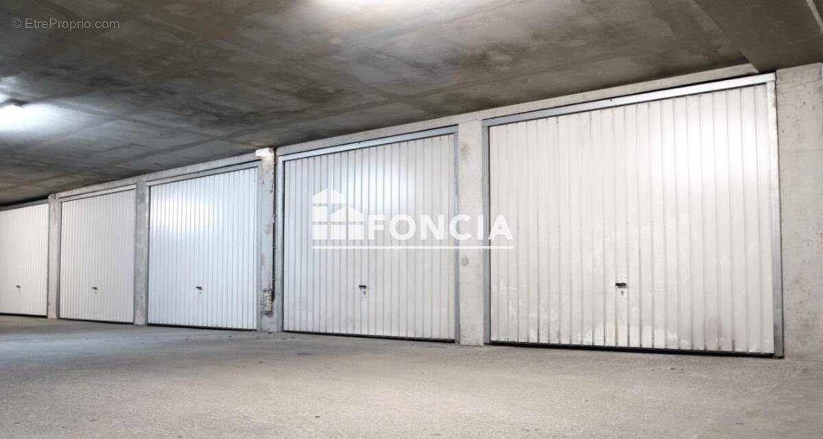 Parking à NOISIEL