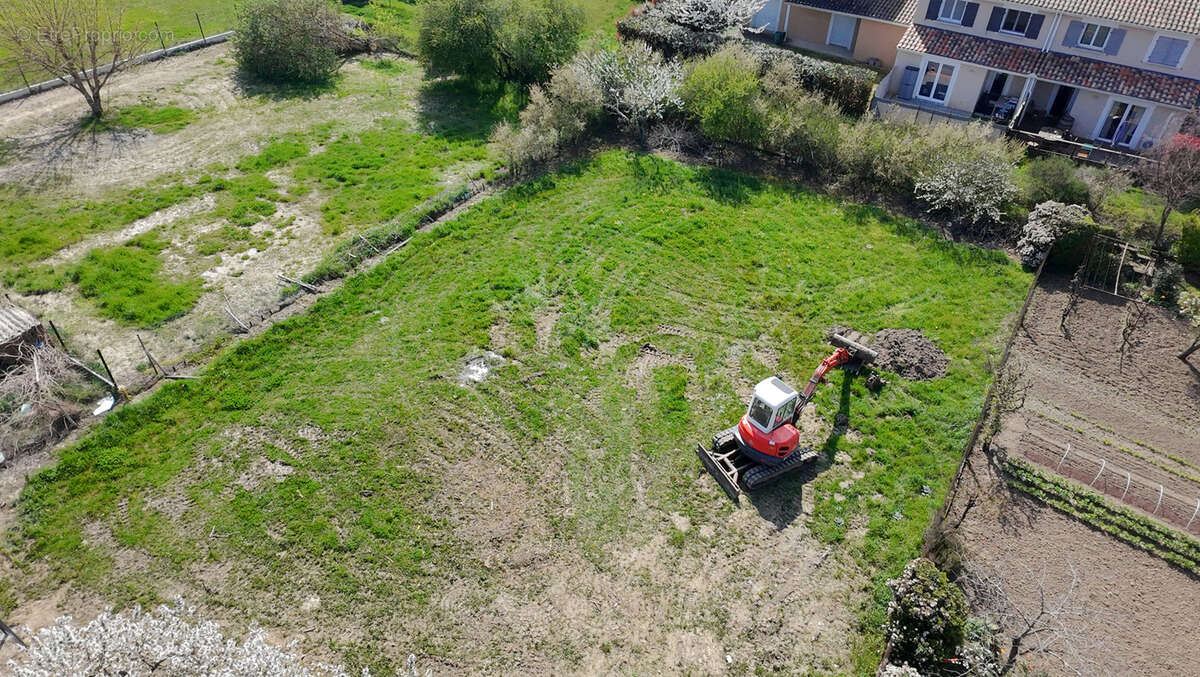 Terrain à MONDONVILLE