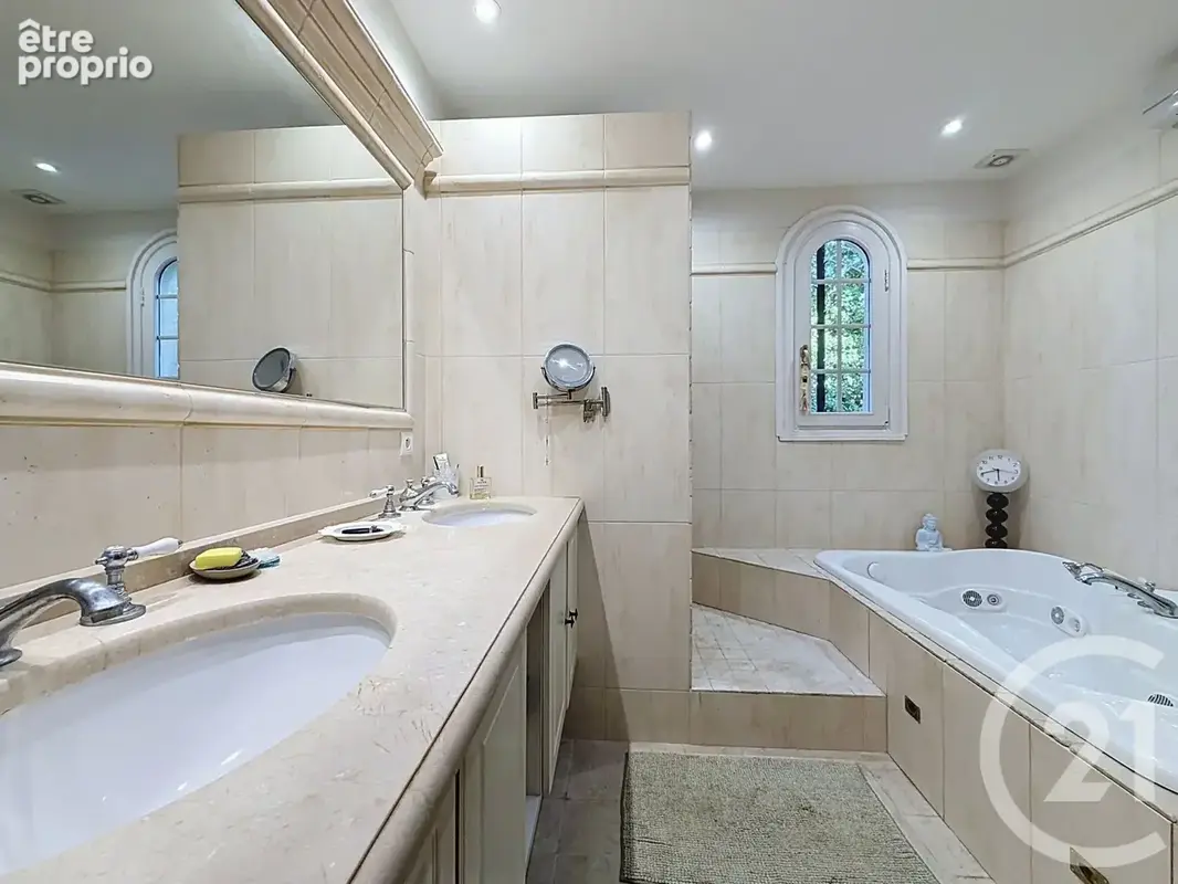 Maison 5 pièces 231 m² à vendre à Morieres-Les-Avignon (84310) - photo 12