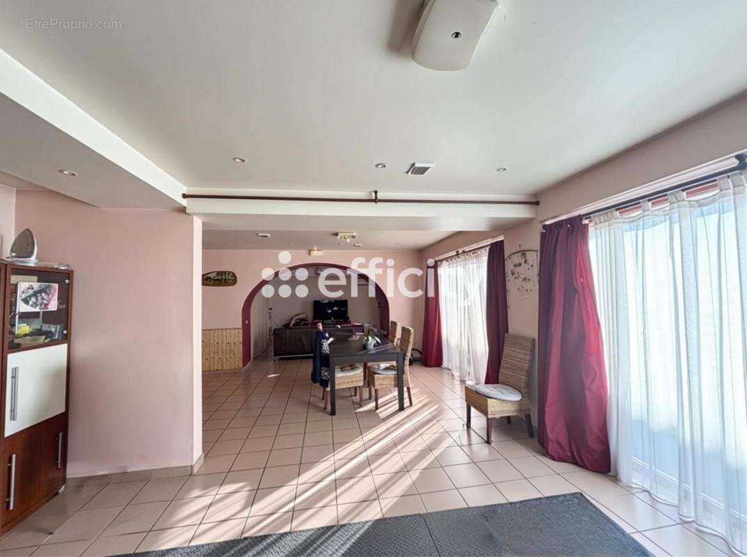 Appartement à MONT-L'EVEQUE