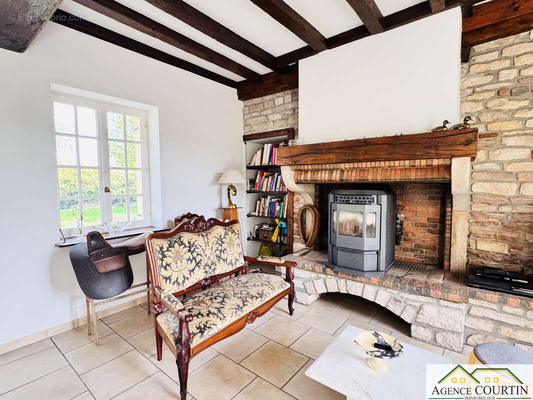 Maison à SAINT-AMBREUIL