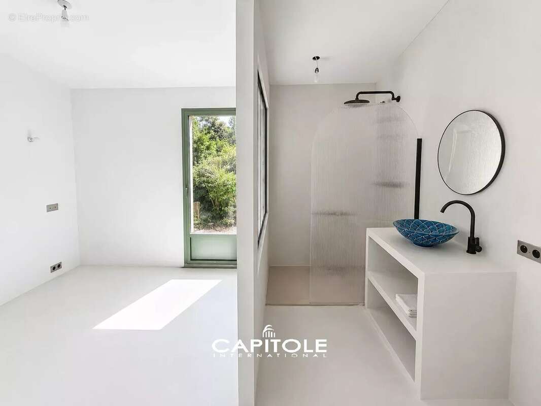 Antibes – villa d’exception rénovée avec vue mer  prestations ultra luxe - photo 23