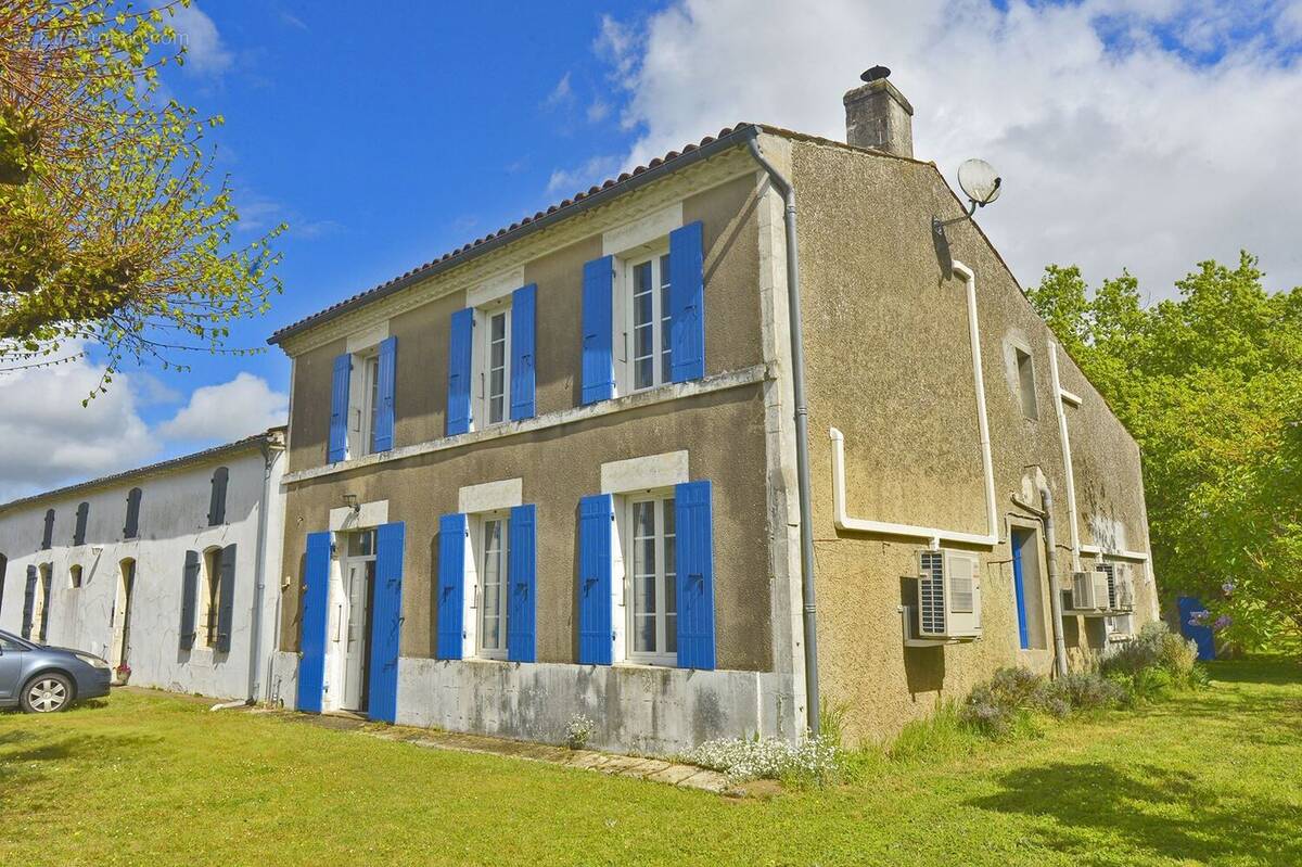 Maison à COZES