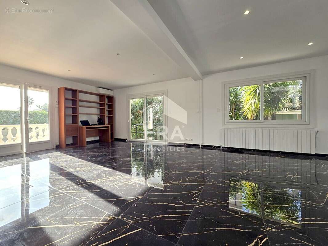 Maison à VILLENEUVE-LOUBET