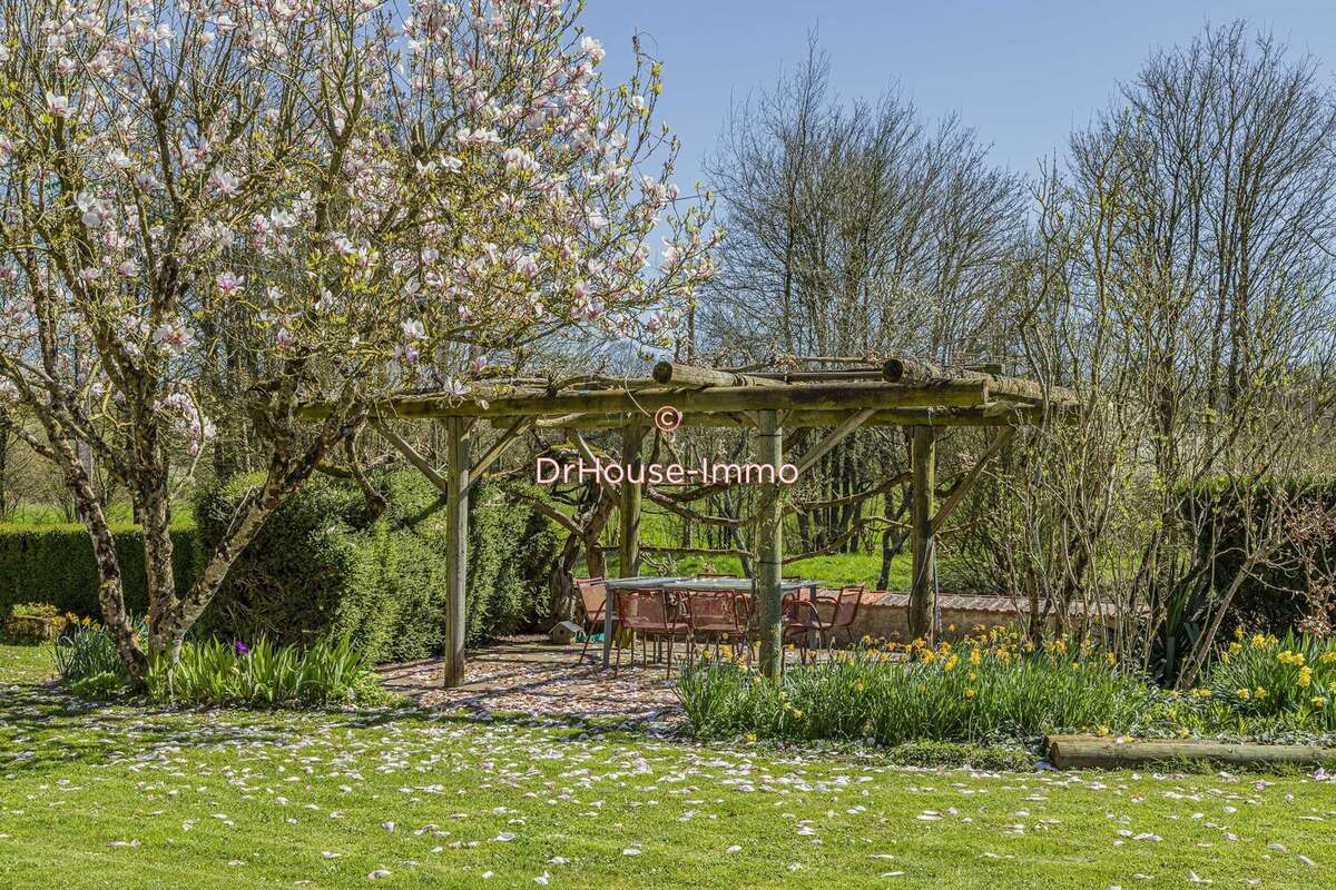 Maison à NEUILLE-LE-LIERRE