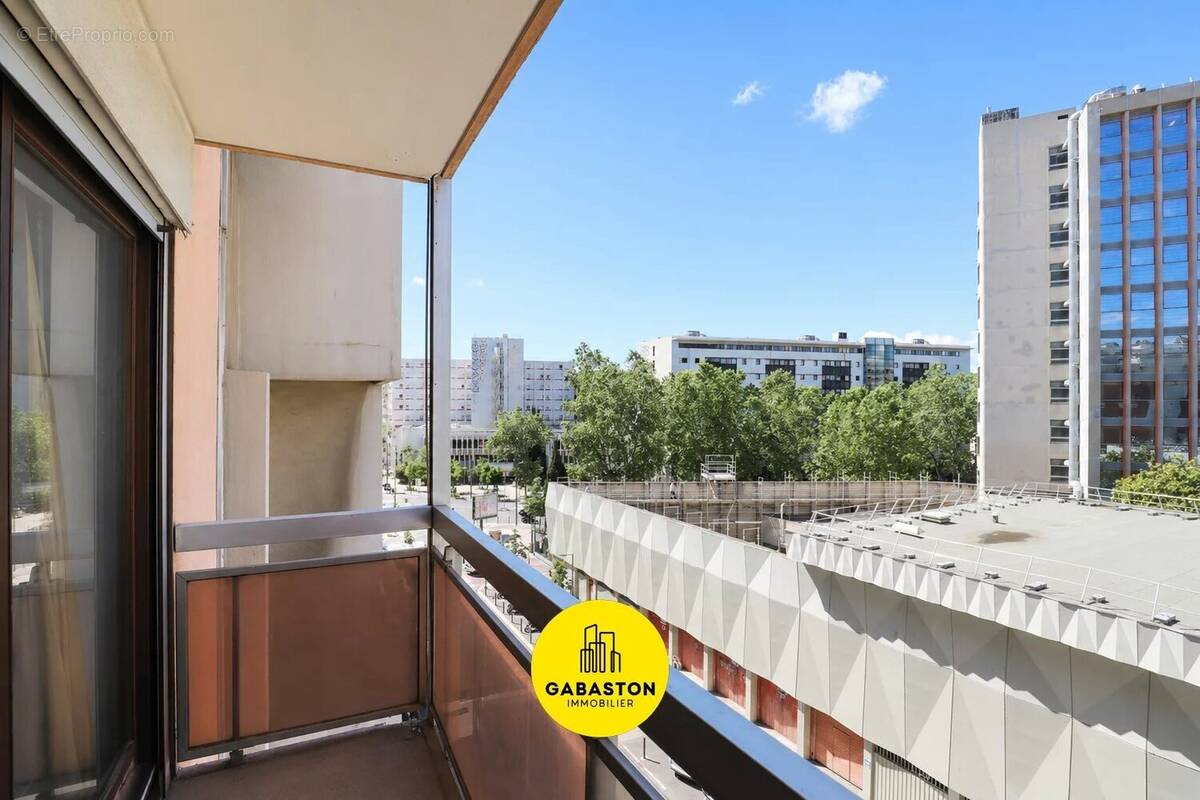 Appartement à MARSEILLE-5E
