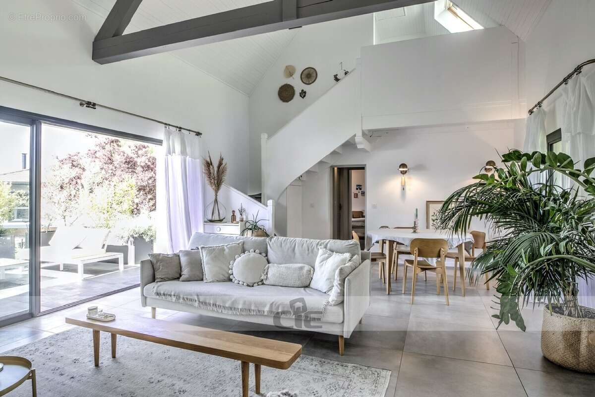 Maison 159 m² à Collonges-Sous-Saleve  - photo 2