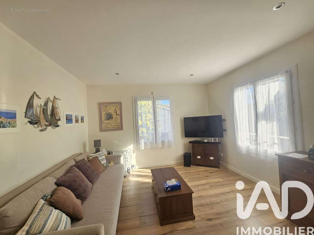 Maison 300 m² à Vence  - photo 2