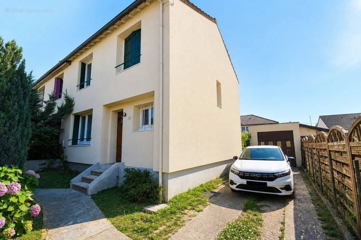 Maison à VAUJOURS