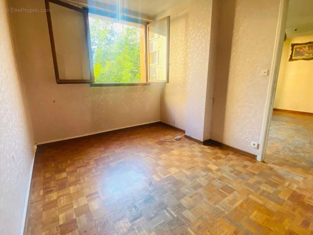 Appartement à MARSEILLE-4E