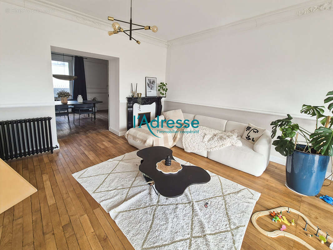 Maison à LA CHAPELLE-SAINT-FLORENT