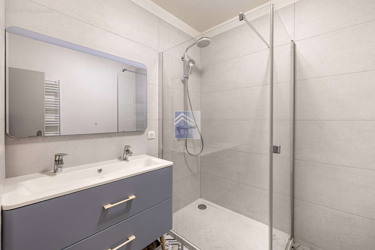 Appartement à LEVALLOIS-PERRET