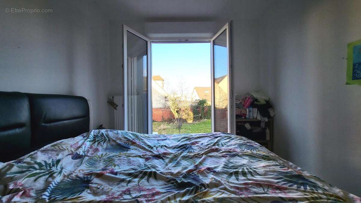 Maison à LES CLAYES-SOUS-BOIS