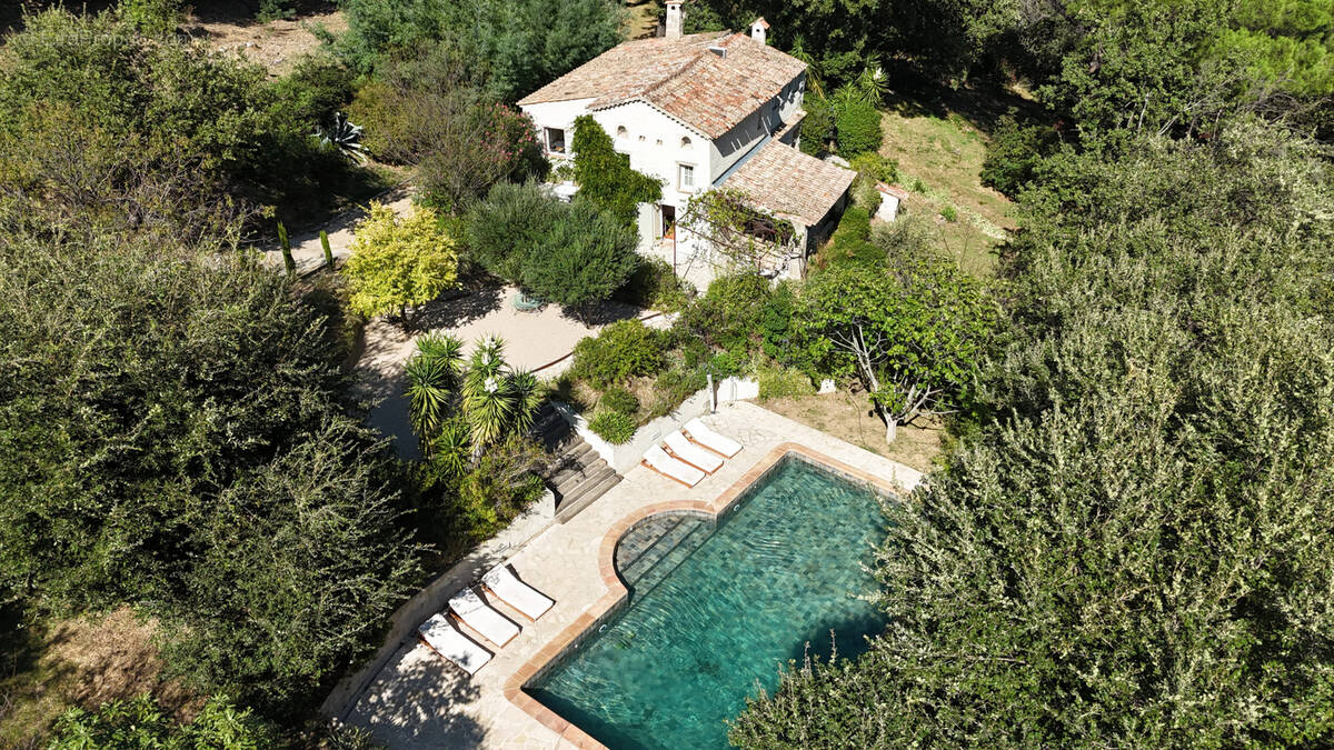 Maison à LA GARDE-FREINET