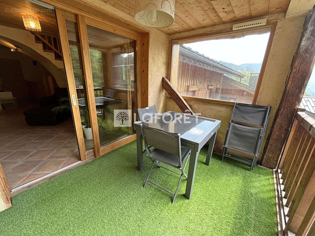 73600 Hautecour Maison T5 de115m², garage, cave, terrasse et jardinet - photo 4