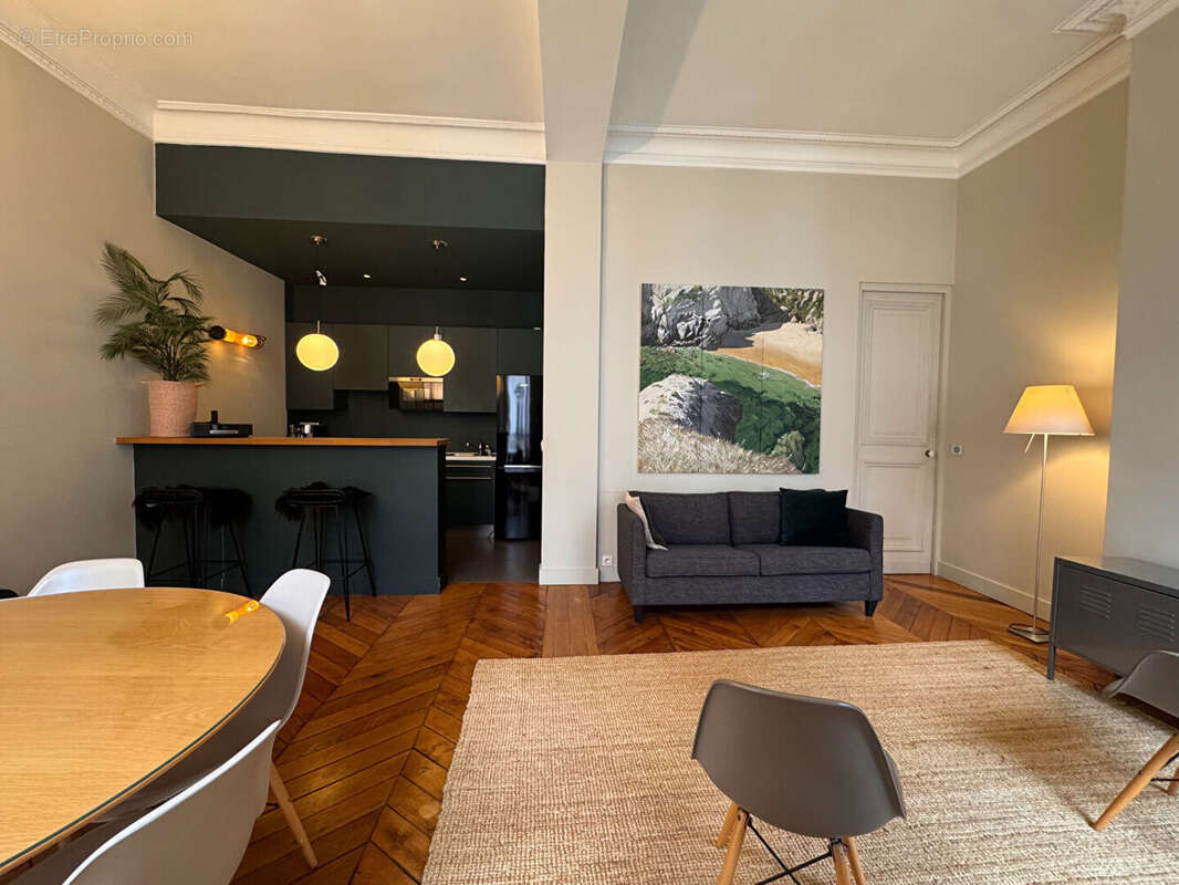 Appartement à PARIS-8E
