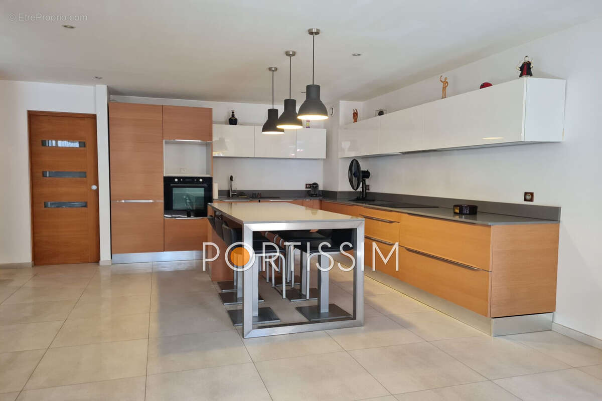 Appartement à SAINT-LAURENT-DU-VAR