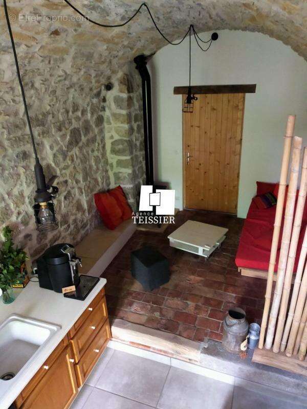 Maison à BERRIAS-ET-CASTELJAU