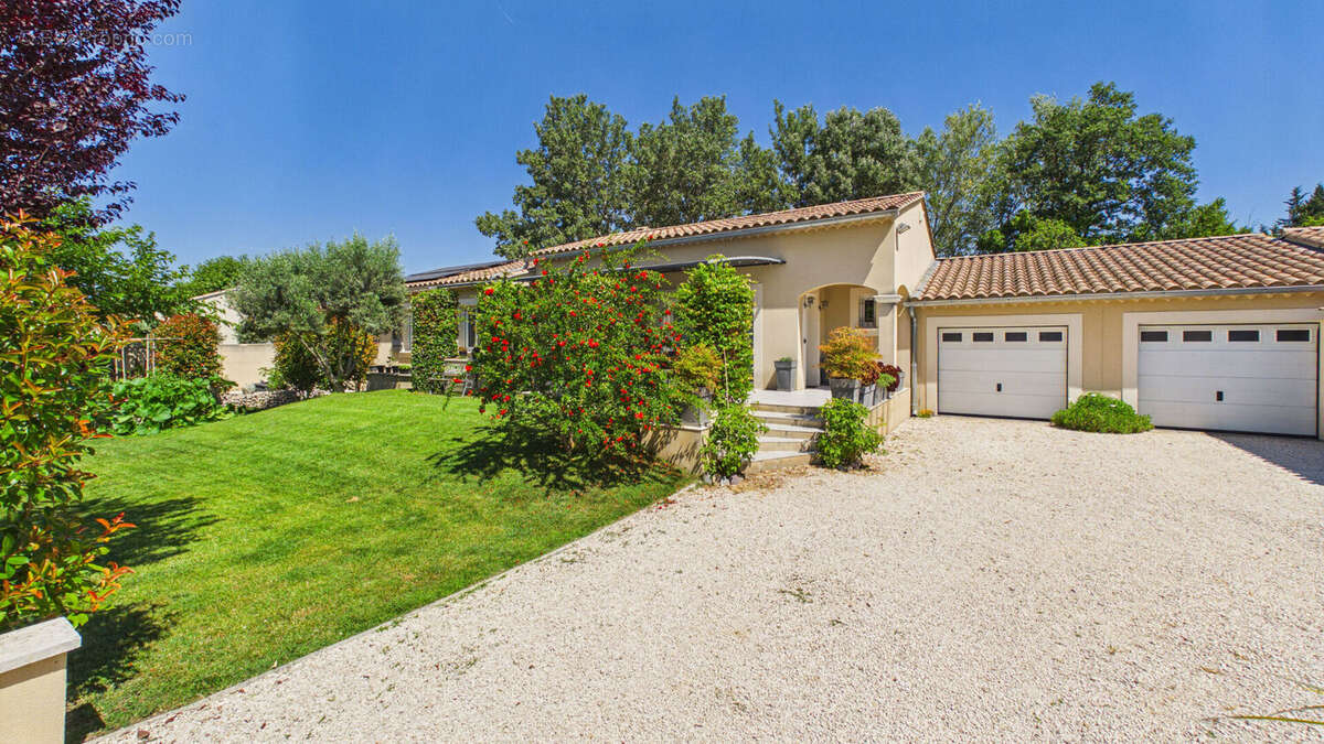 Maison à EYRAGUES