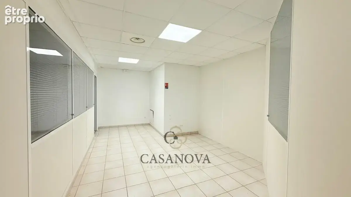 Immeuble de 800 m² avec potentiel de transformation en habitation à Lattes - photo 9