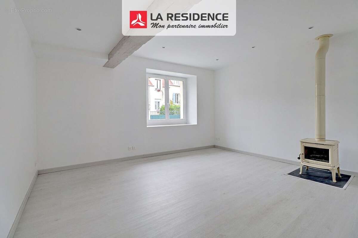 Maison à MAURECOURT