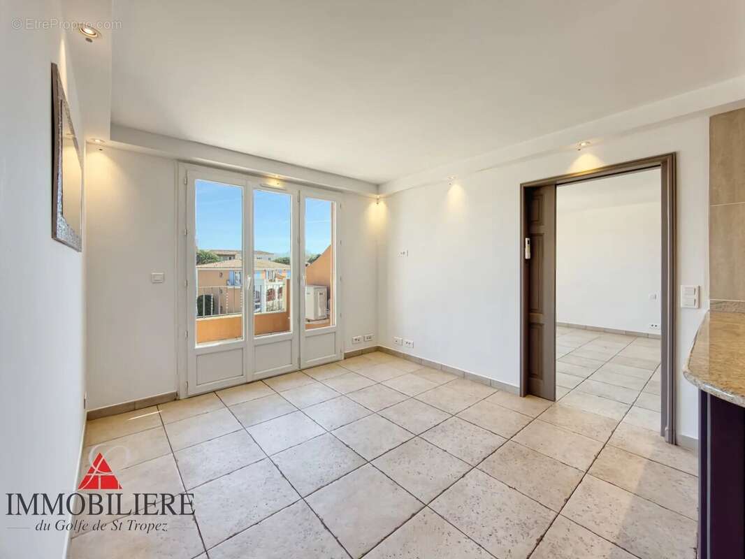 Appartement à COGOLIN