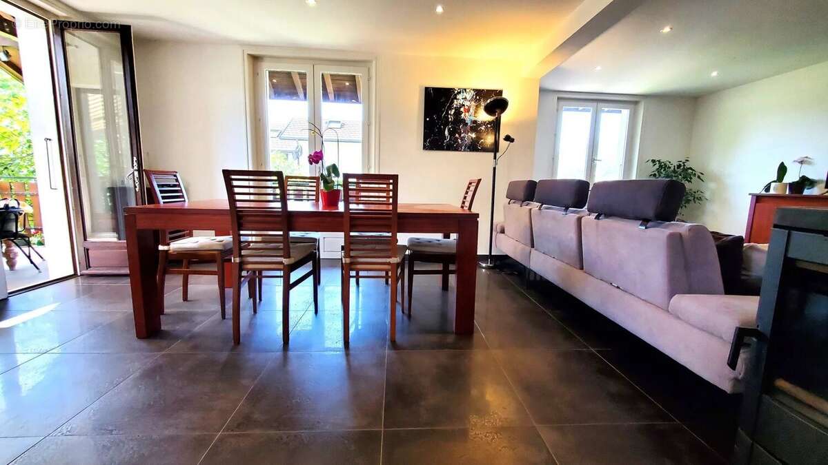 Maison à VETRAZ-MONTHOUX