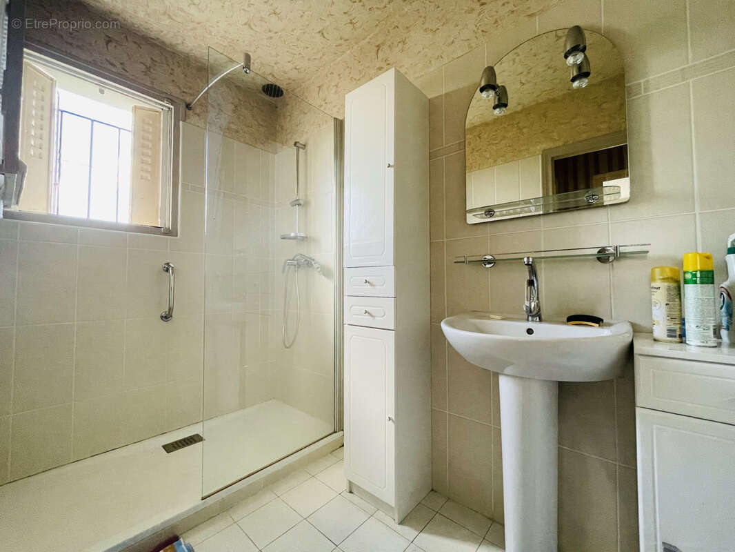 Maison à SAINT-PANTALEON-DE-LARCHE