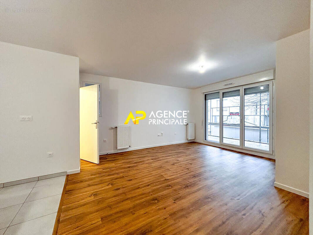 Appartement à SARTROUVILLE