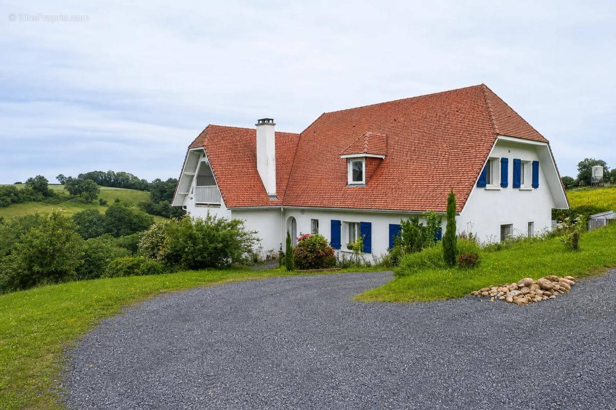 Maison à NAVAILLES-ANGOS
