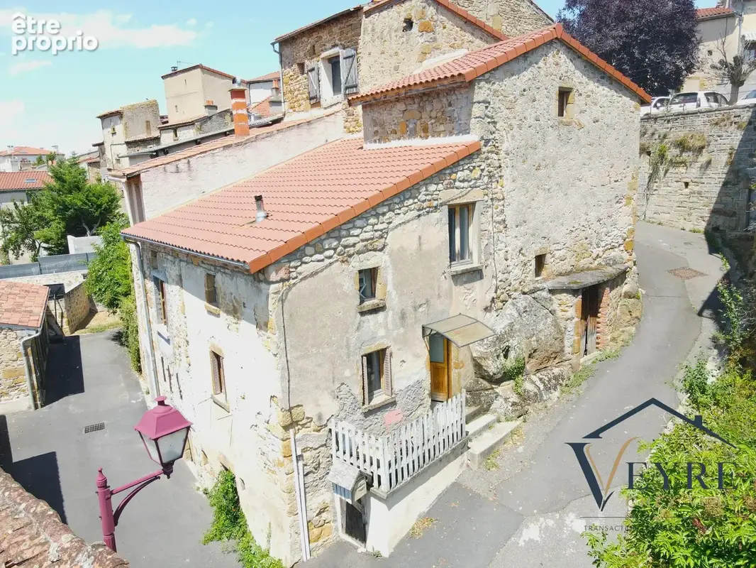 Maison à VIC-LE-COMTE