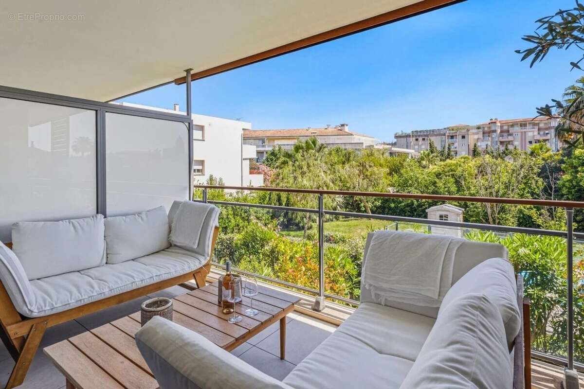 Appartement à VALLAURIS