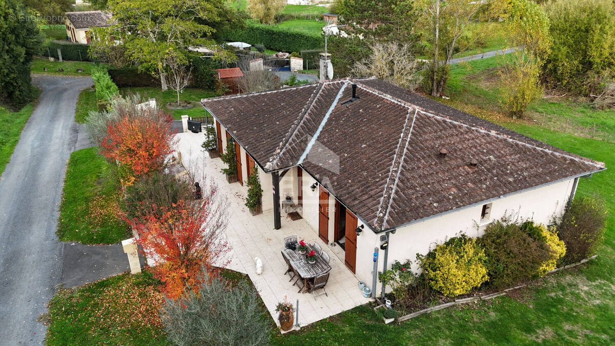 Maison à FOUGUEYROLLES
