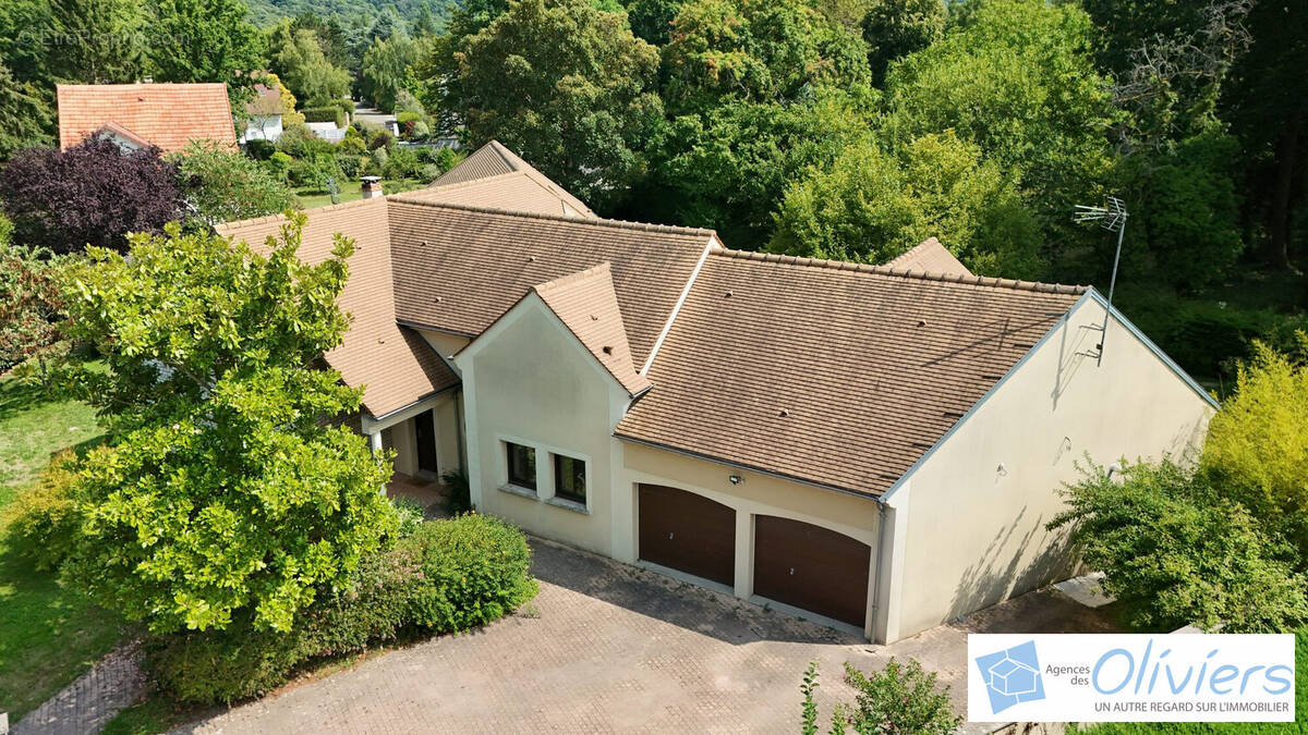 Maison à DAMPIERRE-EN-YVELINES
