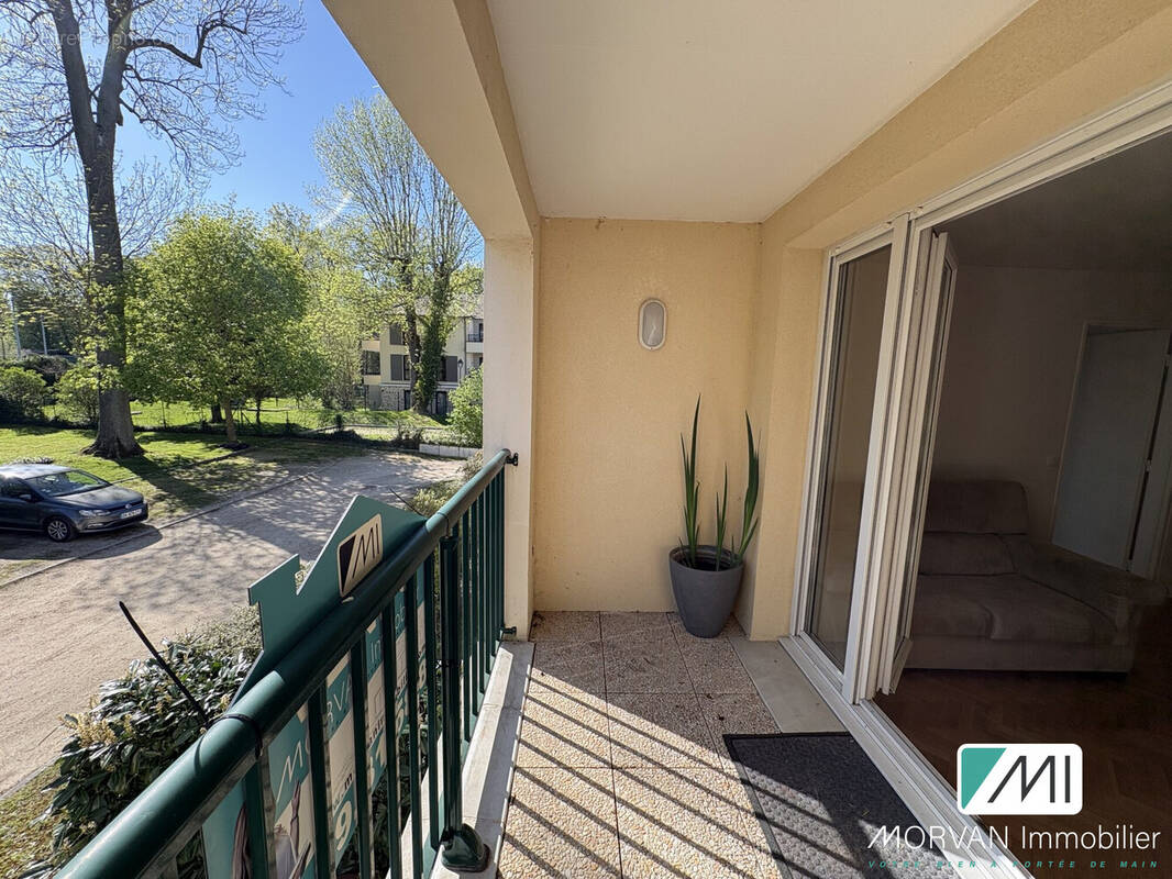 Appartement à LE MESNIL-SAINT-DENIS