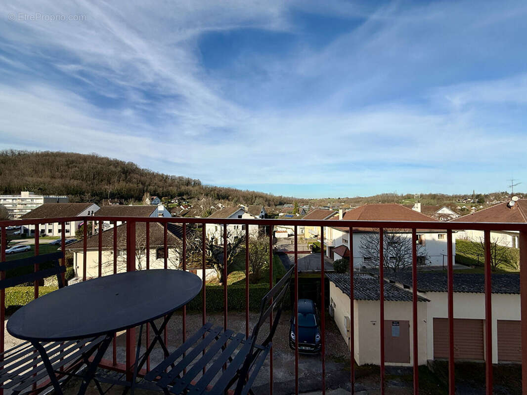 Appartement à MONTMOROT