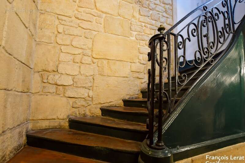 Studio à vendre - PARIS 7EME ARRONDISSEMENT (75) Rue Rousselet - 17,27 m2 - 320 000 € honoraires d'agence inclus - photo 7