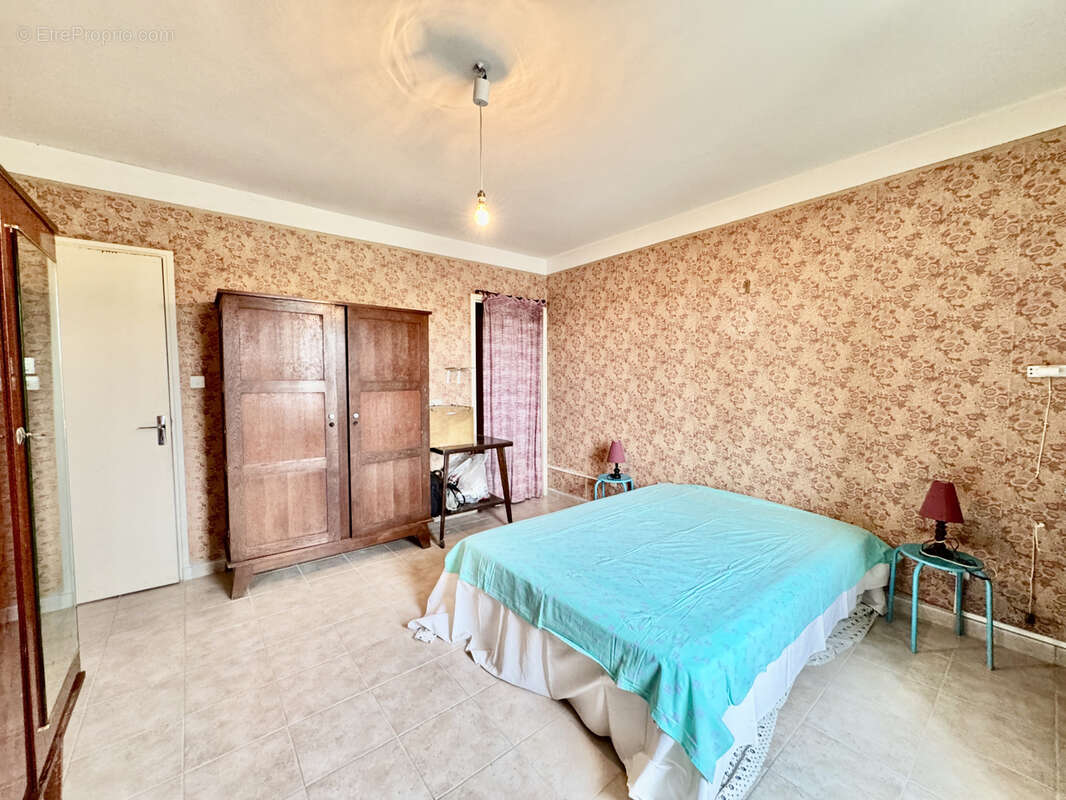 Maison à LAUDUN-L'ARDOISE