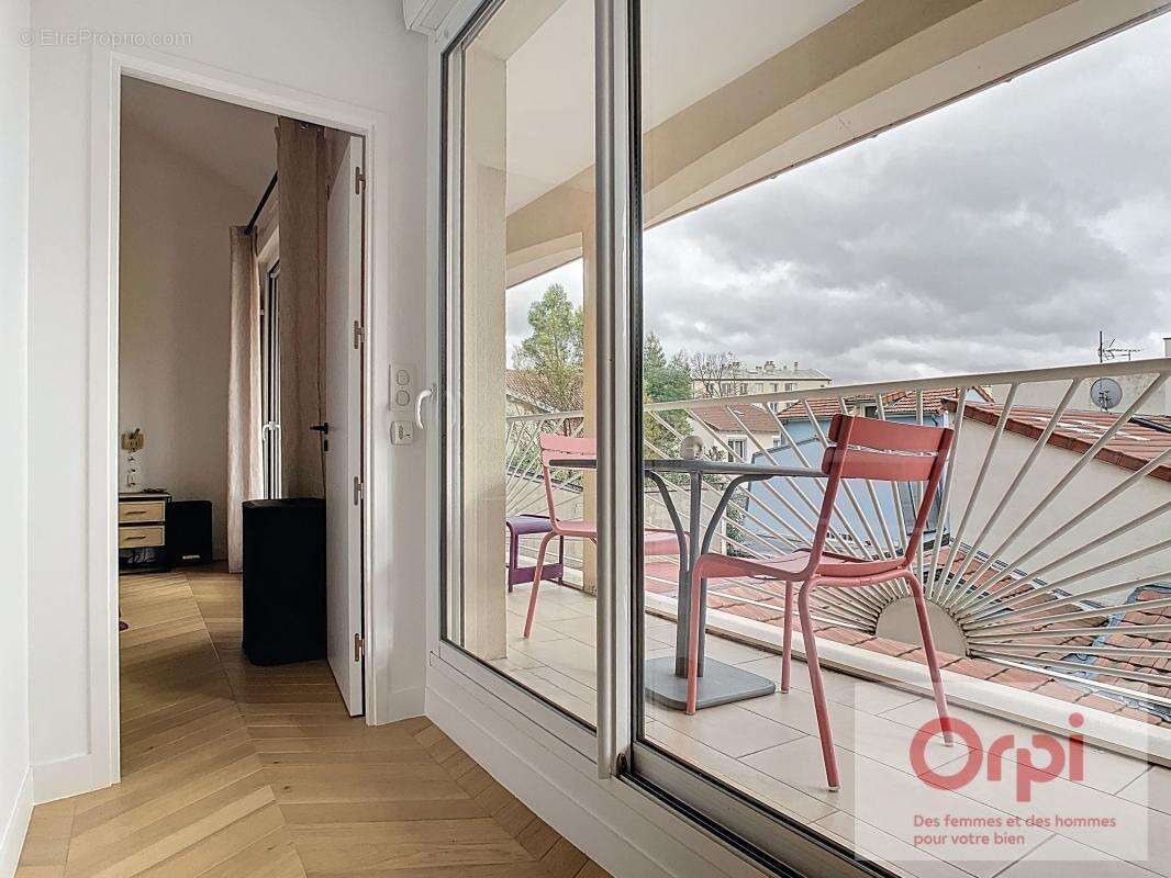 Maison à ISSY-LES-MOULINEAUX