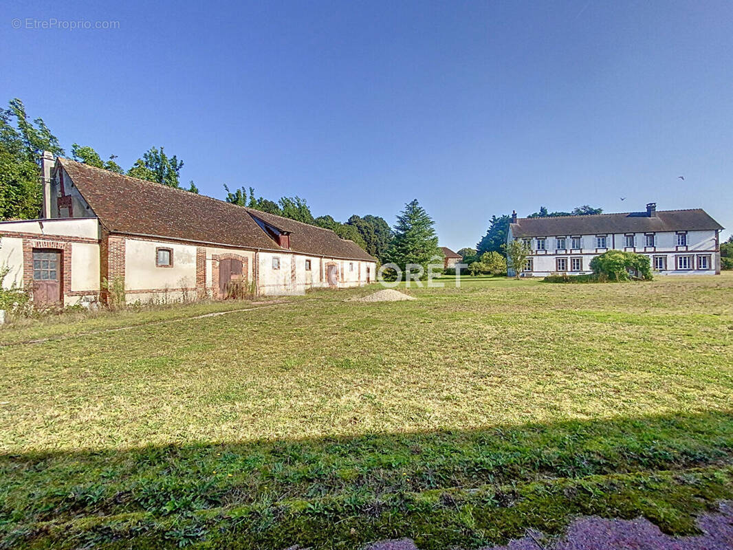 Maison à ILLIERS-L&#039;EVEQUE