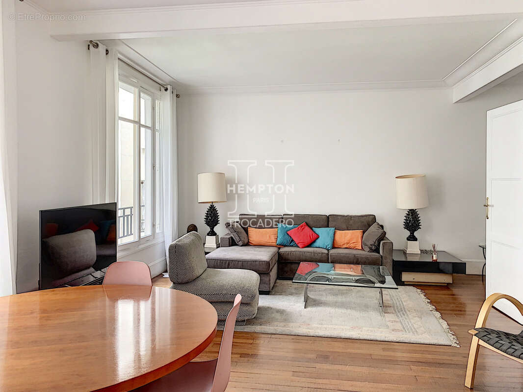 Appartement à PARIS-16E