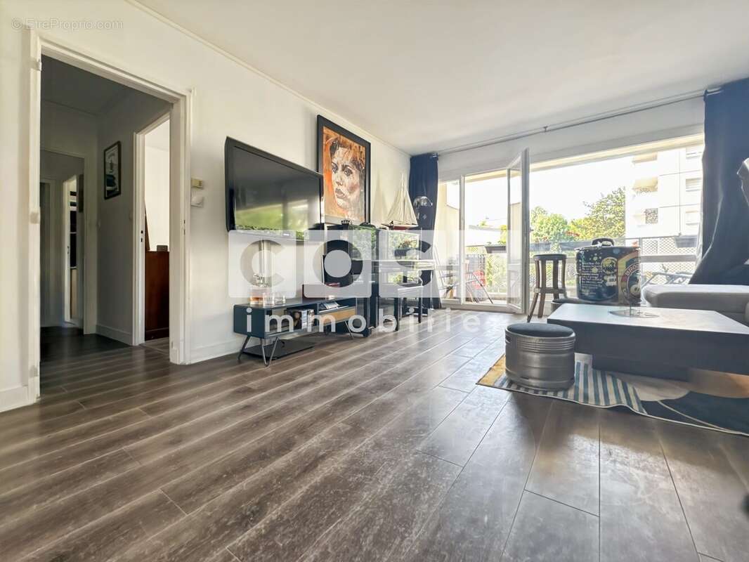 Appartement à COURBEVOIE