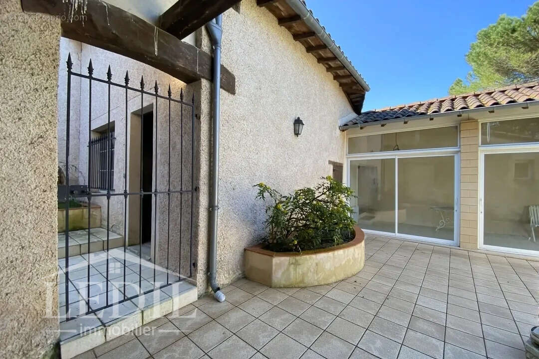 Maison à VIC-FEZENSAC