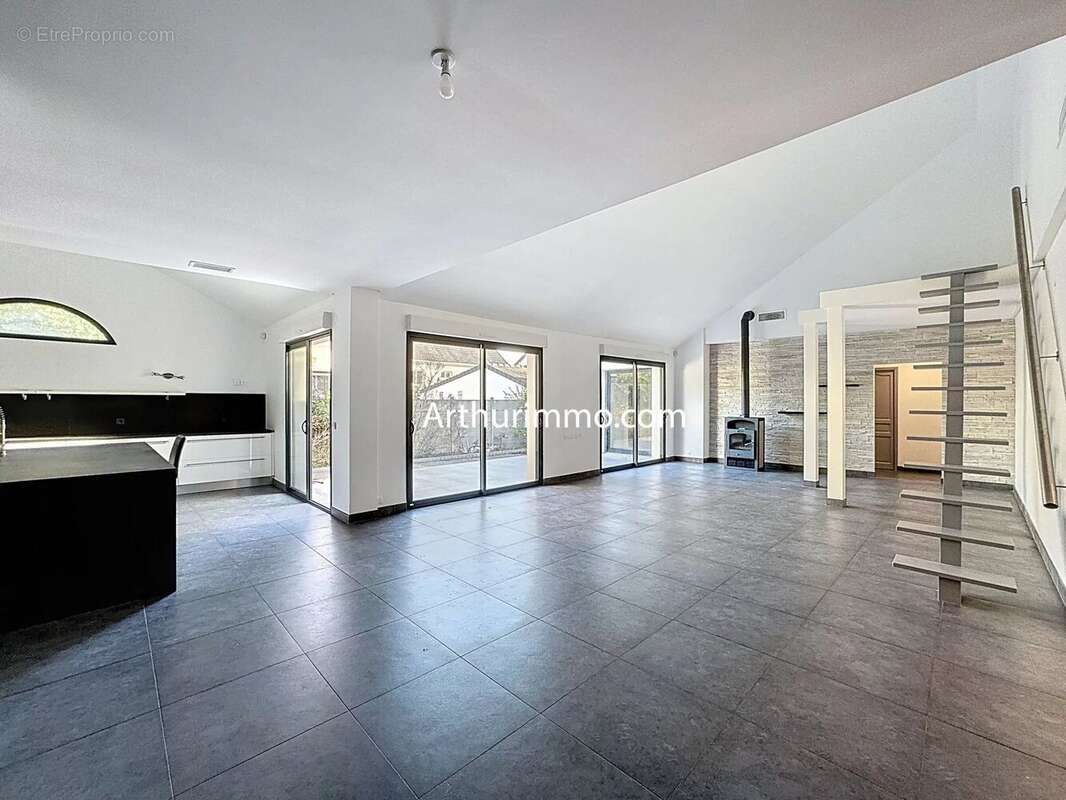 Maison à VIGNEUX-SUR-SEINE