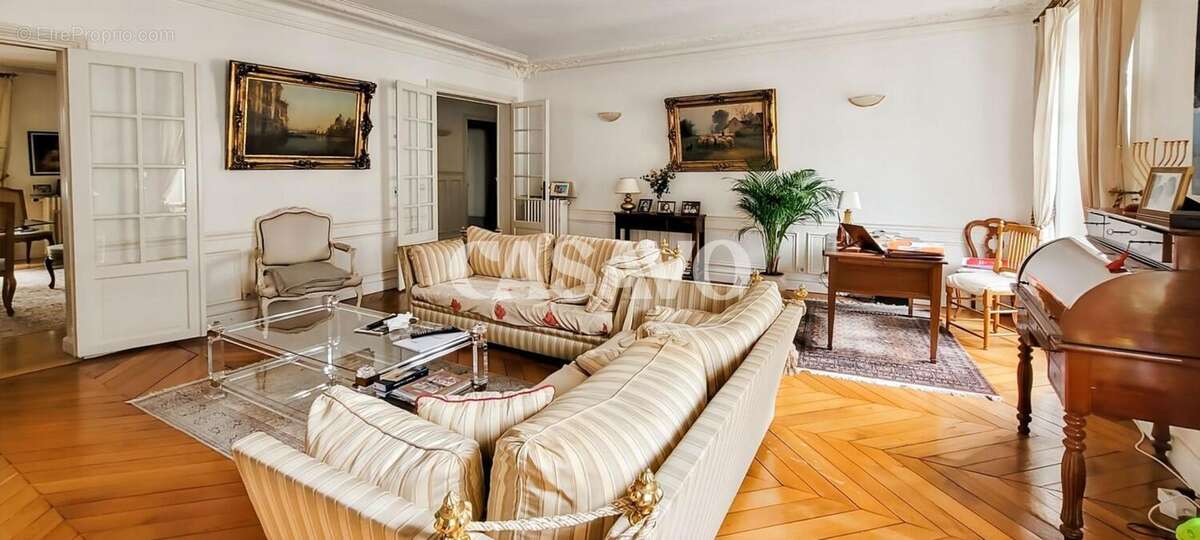 Appartement à PARIS-10E