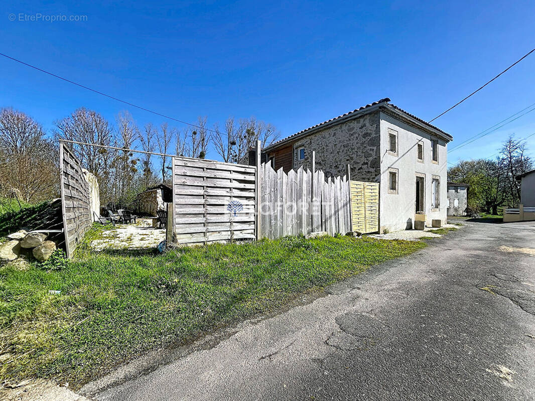Maison à AZAY-SUR-THOUET
